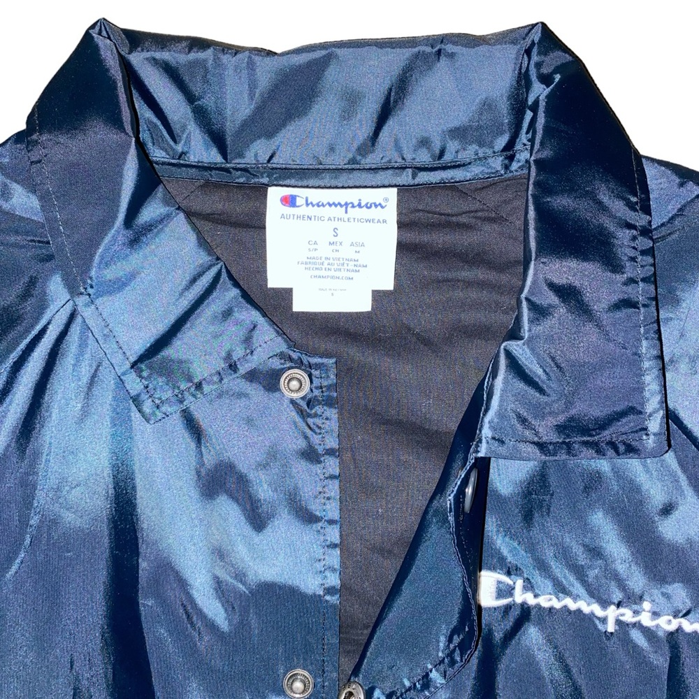 Champion Button Down Cropped Windbreak - Picture 2 of 4